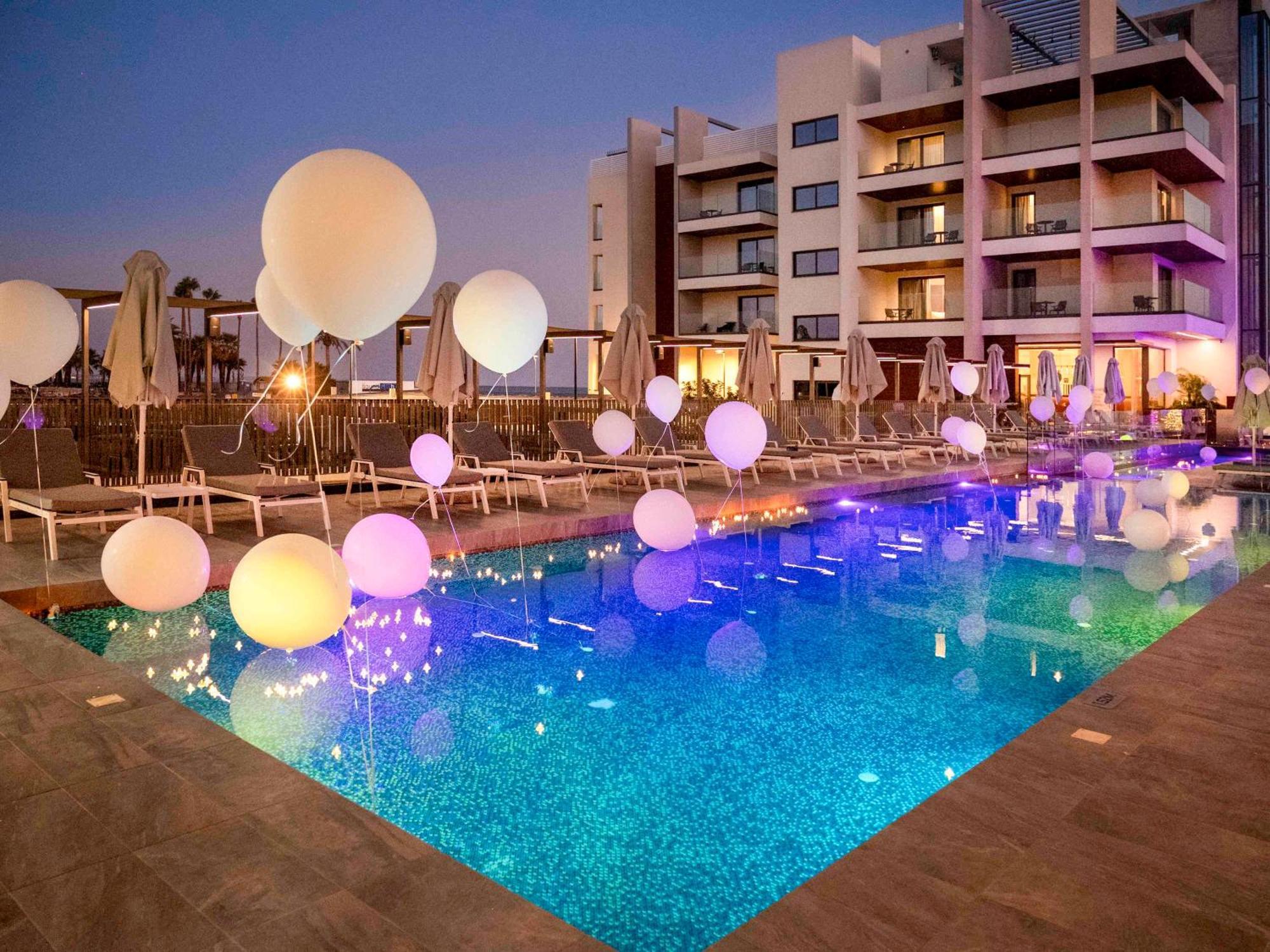 Mercure Larnaca Beach Resort 외부 사진
