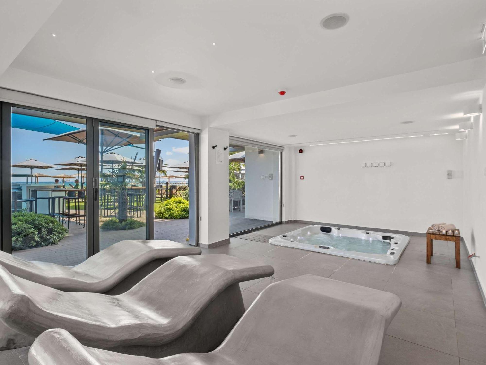 Mercure Larnaca Beach Resort 외부 사진
