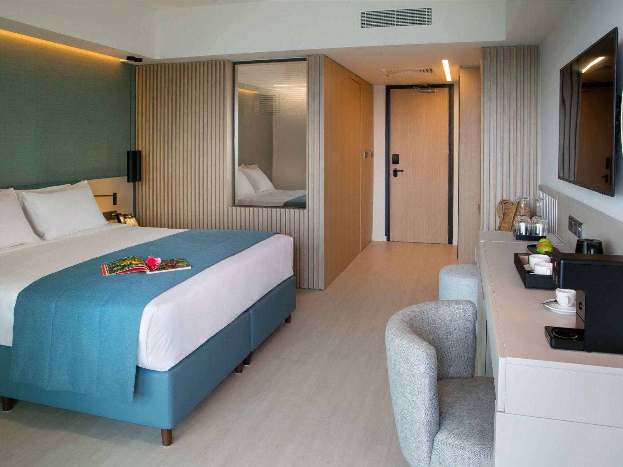 Mercure Larnaca Beach Resort 외부 사진