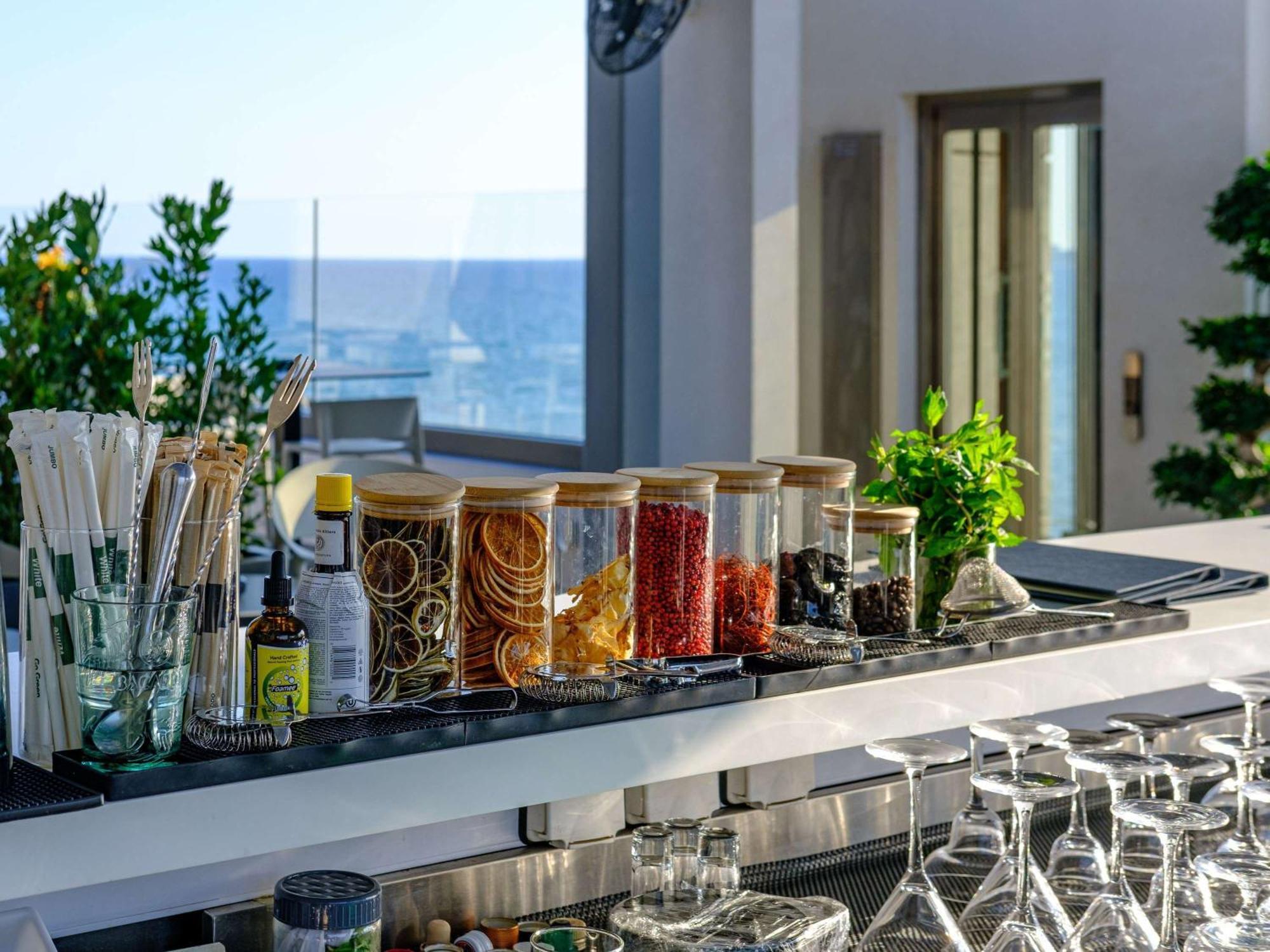 Mercure Larnaca Beach Resort 외부 사진
